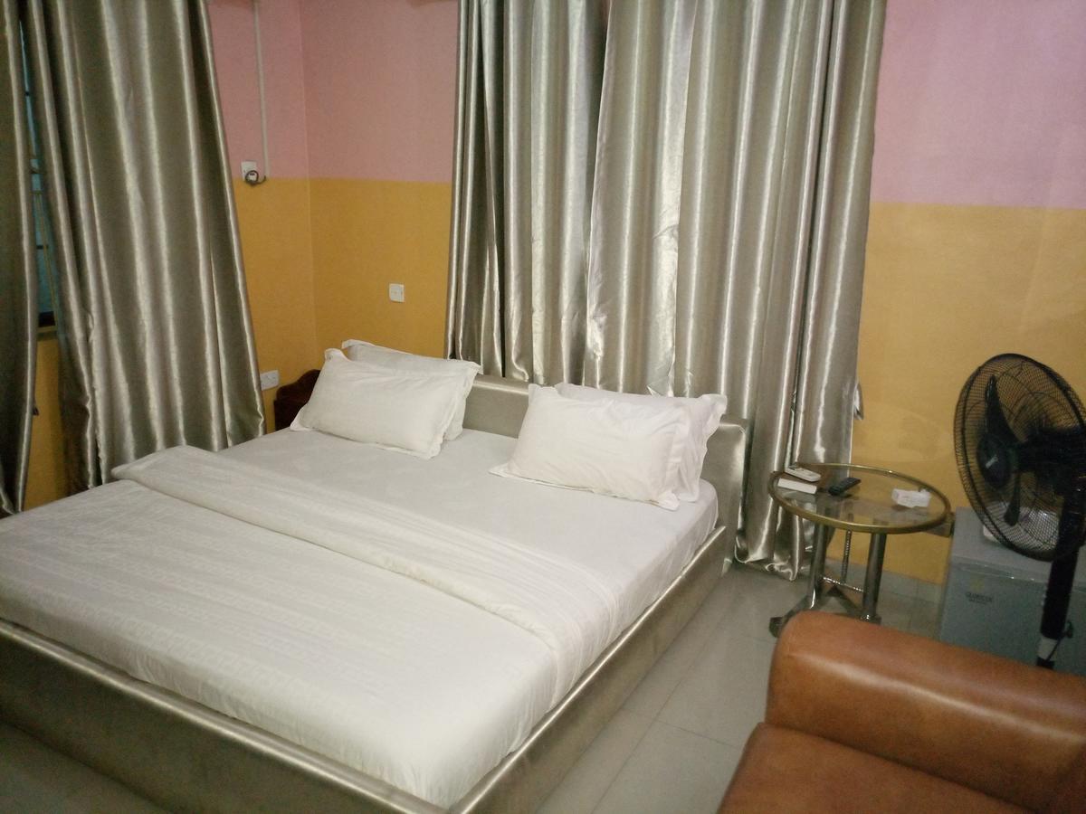 Ikotun Glorious Hotel & Suites מראה חיצוני תמונה